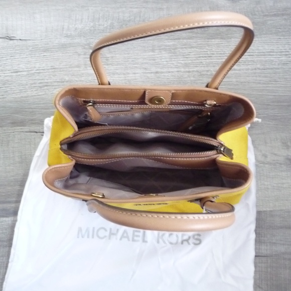 Michael Kors Mercer Gallery Medium Satchel in Jasmine Yellow - Picture 3 of 6